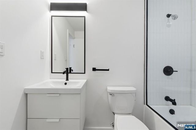 73 Macarthur Avenue, Lodi, NJ 07644