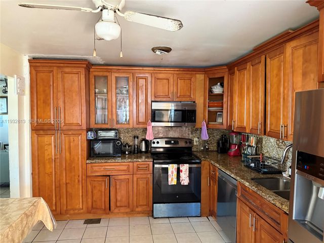 5632 SW 19th St, West Park, FL 33023