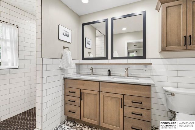 307 N 91st Street, Omaha, NE 68114