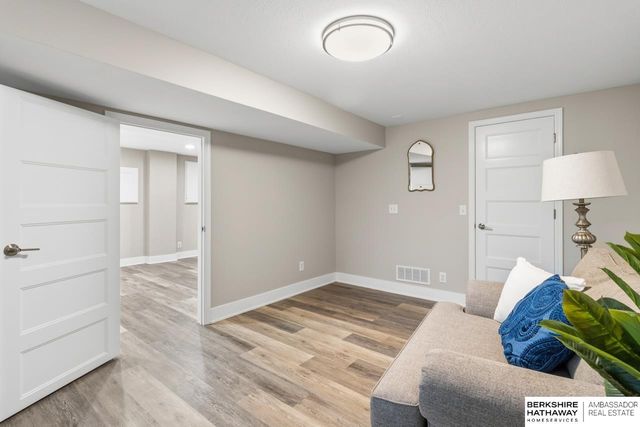 307 N 91st Street, Omaha, NE 68114