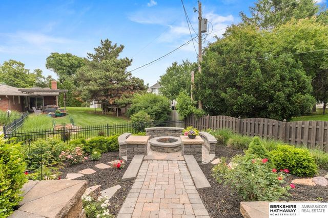 307 N 91st Street, Omaha, NE 68114