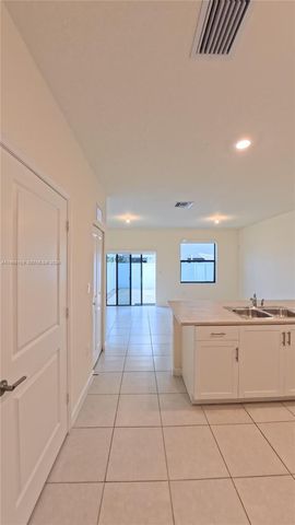 3410 W 112th Pl, Hialeah, FL 33018