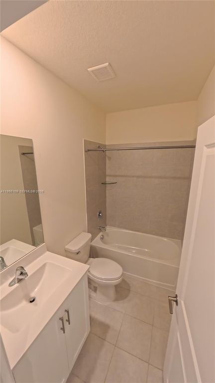 Image 17 of property listing at 3410 W 112th Pl, Hialeah, FL 33018