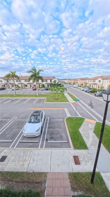 Image 22 of property listing at 3410 W 112th Pl, Hialeah, FL 33018