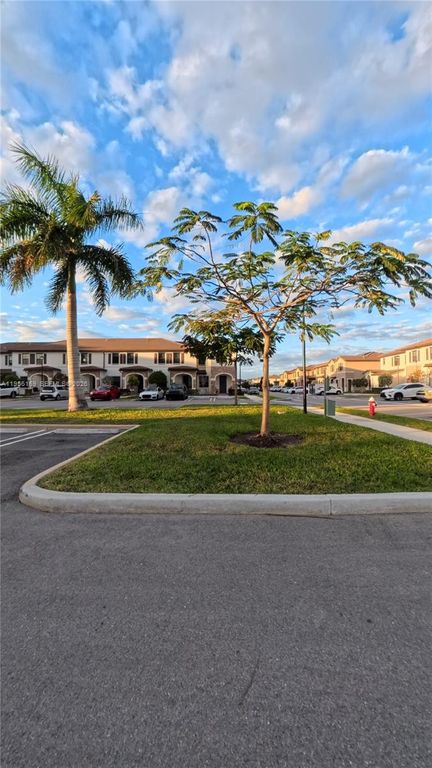 Image 28 of property listing at 3410 W 112th Pl, Hialeah, FL 33018