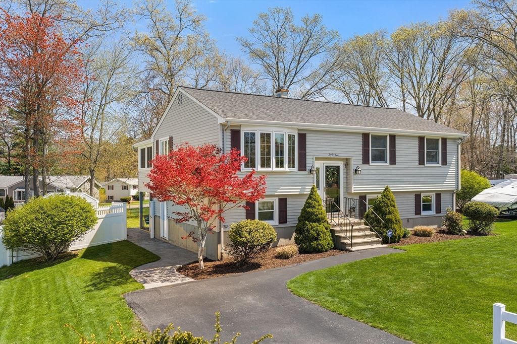 34 Christina Avenue, Billerica, MA 01821