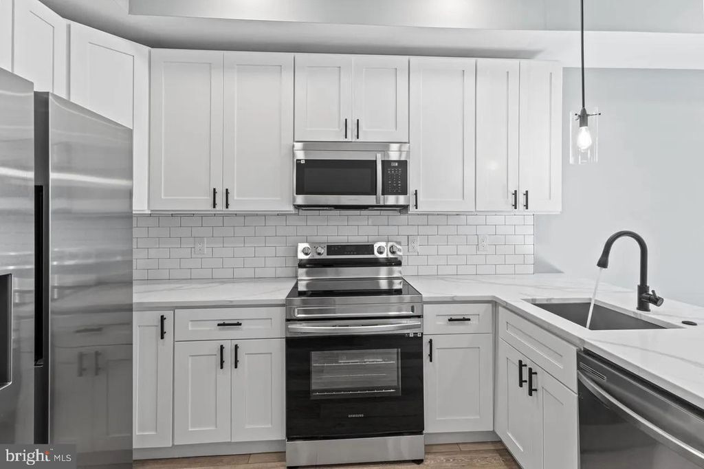 2114 N 8TH ST, Philadelphia, PA 19122