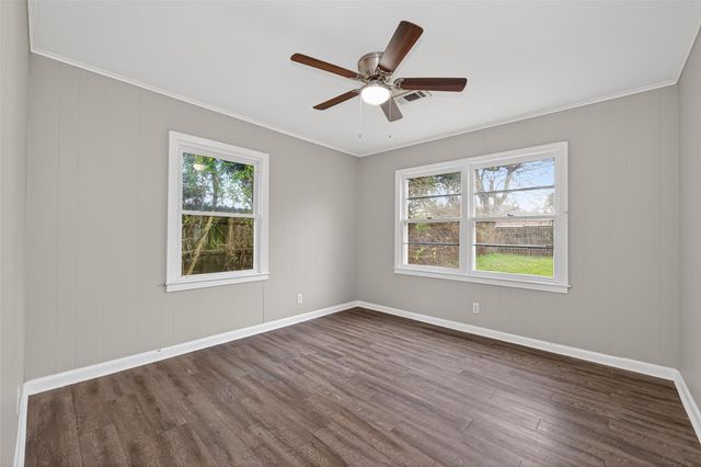 515 24th Avenue N, Texas City, TX 77590