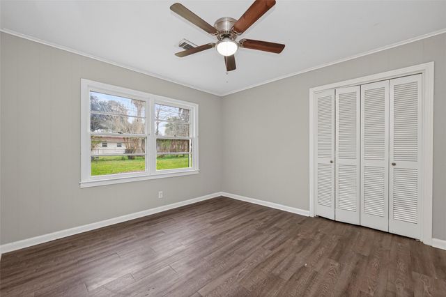 515 24th Avenue N, Texas City, TX 77590