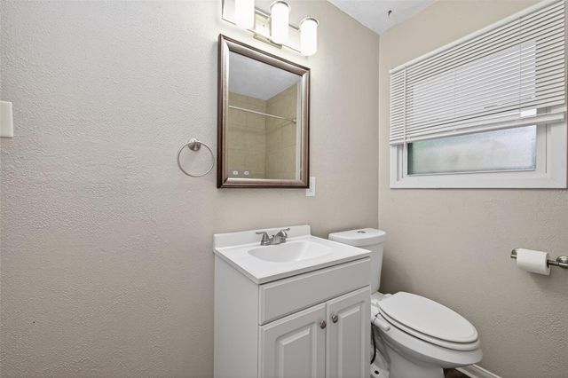 515 24th Avenue N, Texas City, TX 77590