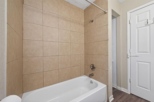 515 24th Avenue N, Texas City, TX 77590