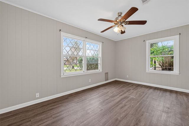 515 24th Avenue N, Texas City, TX 77590