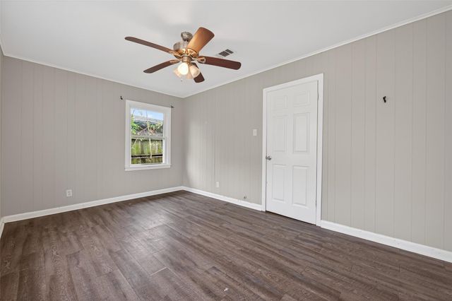 515 24th Avenue N, Texas City, TX 77590