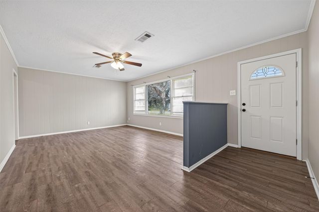 515 24th Avenue N, Texas City, TX 77590