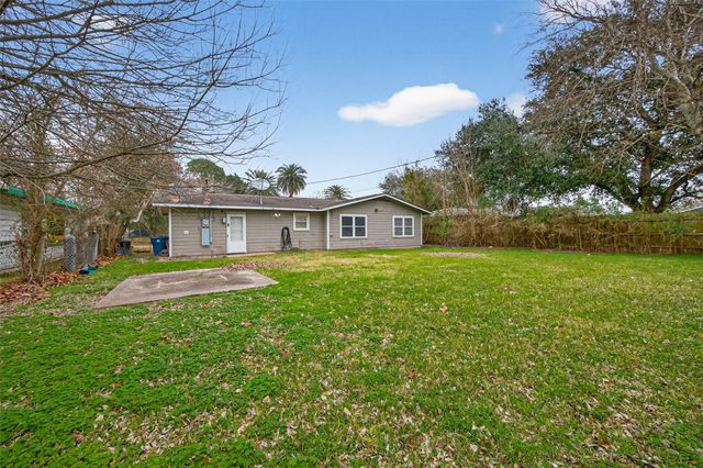 515 24th Avenue N, Texas City, TX 77590