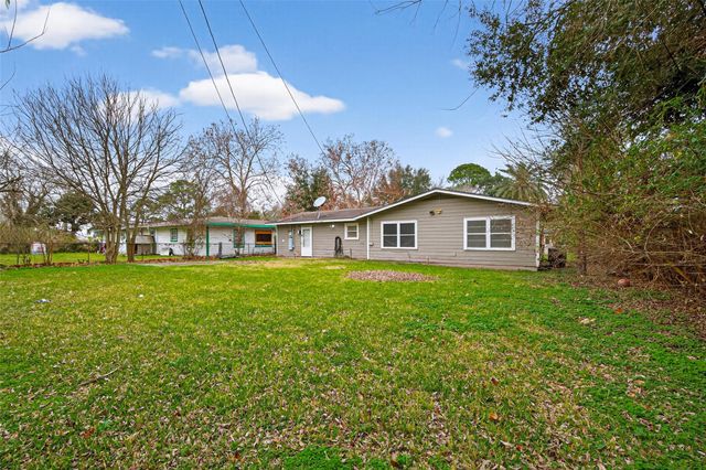 515 24th Avenue N, Texas City, TX 77590