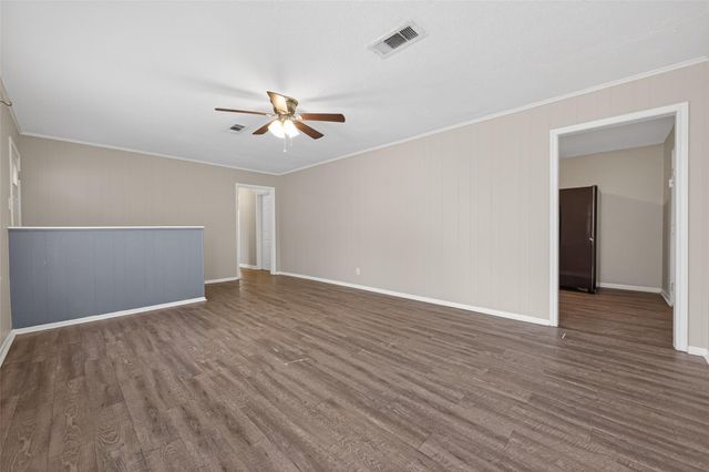 515 24th Avenue N, Texas City, TX 77590