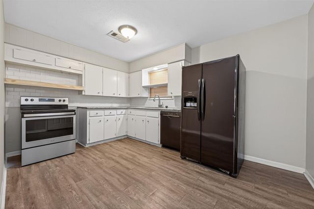 515 24th Avenue N, Texas City, TX 77590