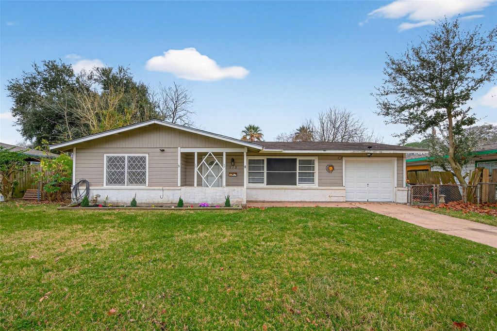 515 24th Avenue N, Texas City, TX 77590