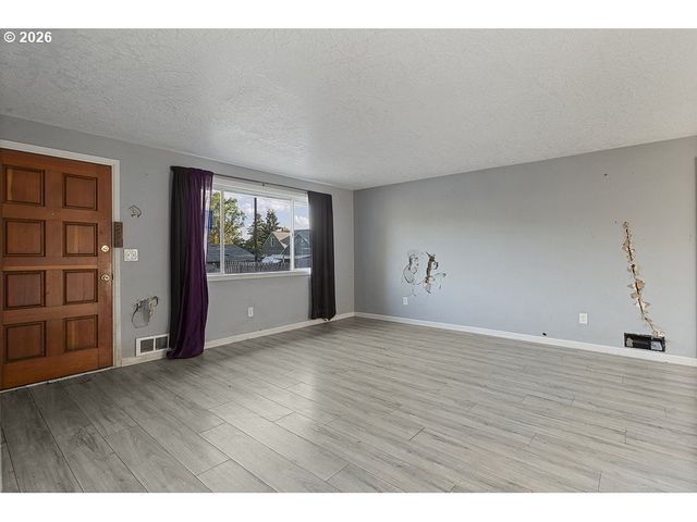 6910 Se 92ND Ave, Portland, OR 97266