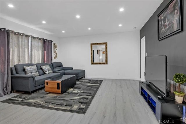 3204 W 27th St, Los Angeles, CA 90018