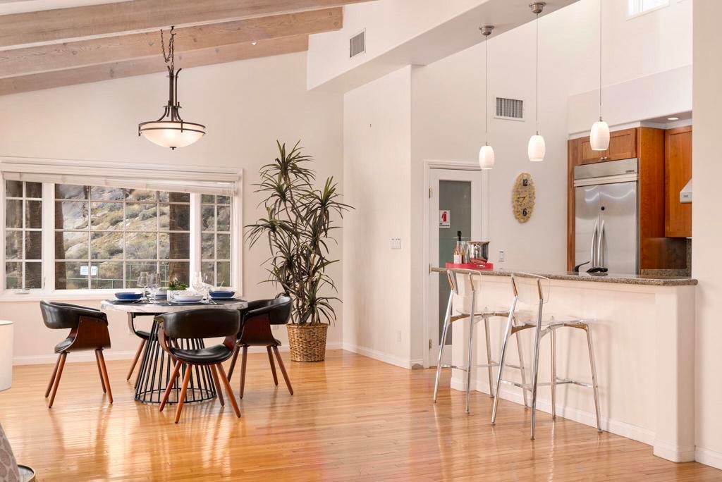 Image 15 of property listing at 151 S Tahquitz Drive, Palm Springs, CA 92262