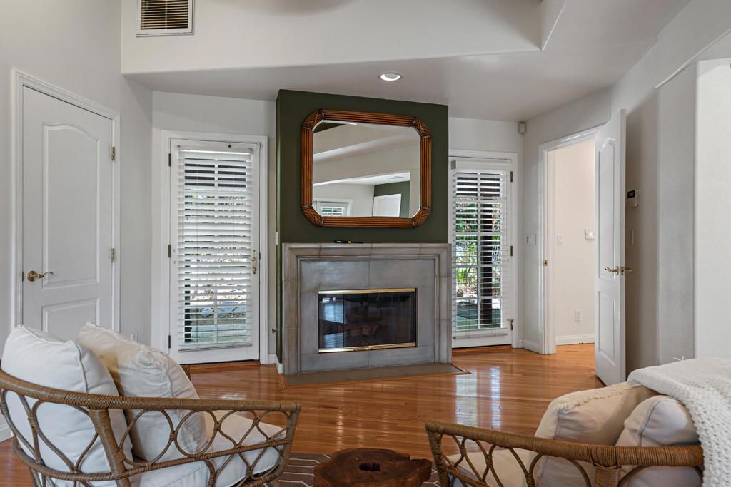 Image 25 of property listing at 151 S Tahquitz Drive, Palm Springs, CA 92262