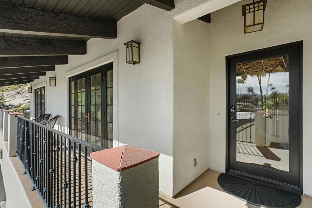 Image 9 of property listing at 151 S Tahquitz Drive, Palm Springs, CA 92262