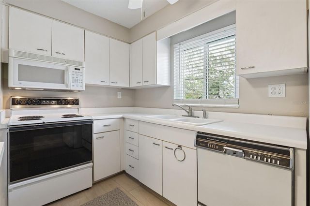 525 CONWAY ROAD 202, Orlando, FL 32807