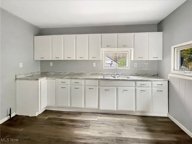 213 Gates Avenue, Elyria, OH 44035