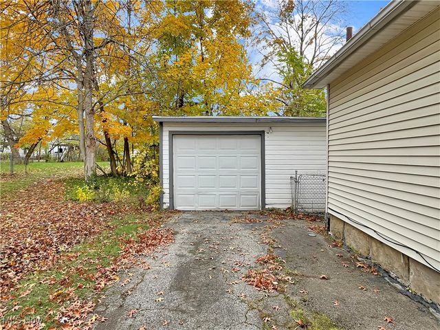 213 Gates Avenue, Elyria, OH 44035