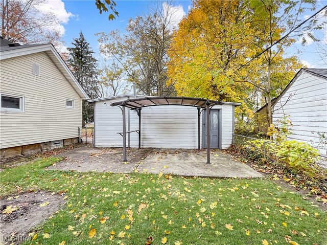 213 Gates Avenue, Elyria, OH 44035