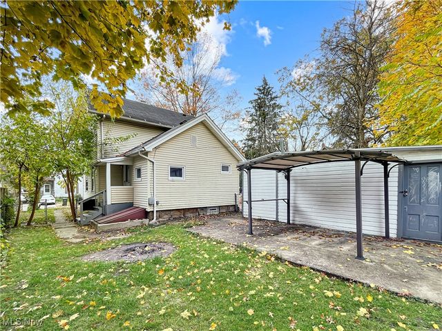 213 Gates Avenue, Elyria, OH 44035