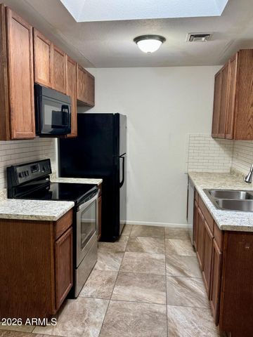 9020 W HIGHLAND Avenue 122, Phoenix, AZ 85037