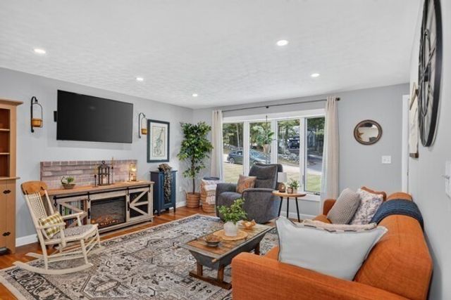 66 Old Bolton Rd, Hudson, MA 01749