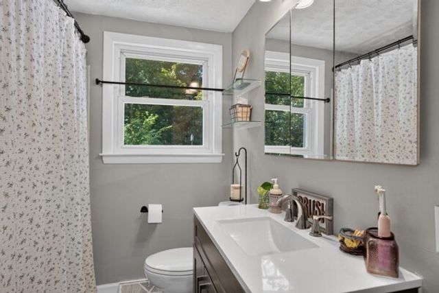 66 Old Bolton Rd, Hudson, MA 01749