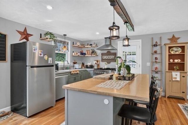 66 Old Bolton Rd, Hudson, MA 01749