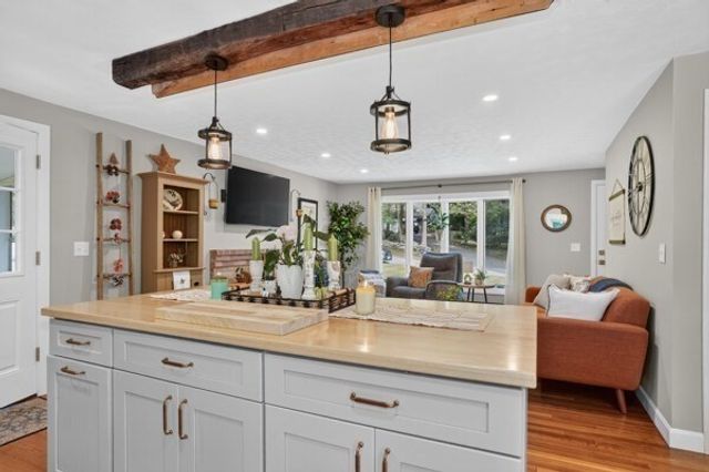 66 Old Bolton Rd, Hudson, MA 01749