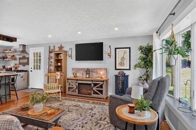 66 Old Bolton Rd, Hudson, MA 01749