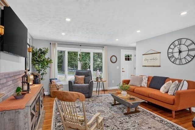 66 Old Bolton Rd, Hudson, MA 01749