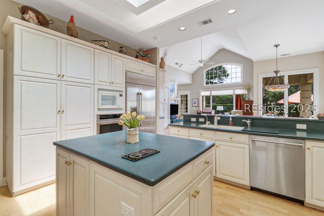 24 Glenmoor Pl, Hilton Head Island, SC 29926