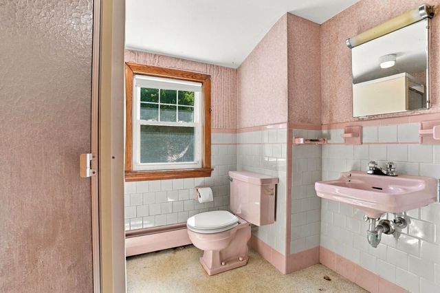 38 Park Ave, Reading, MA 01867