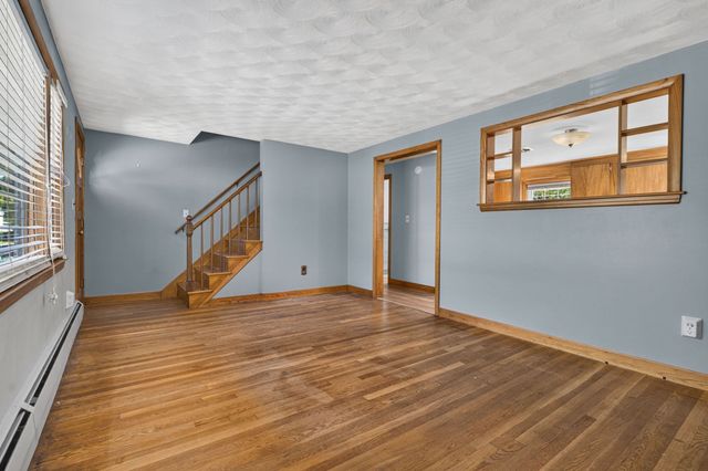 38 Park Ave, Reading, MA 01867