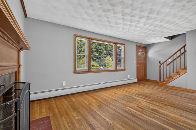 38 Park Ave, Reading, MA 01867
