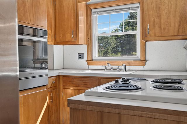 38 Park Ave, Reading, MA 01867