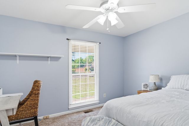 1050 Brinkley Rd, Murfreesboro, TN 37128