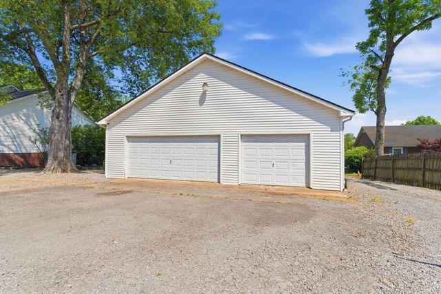 1050 Brinkley Rd, Murfreesboro, TN 37128