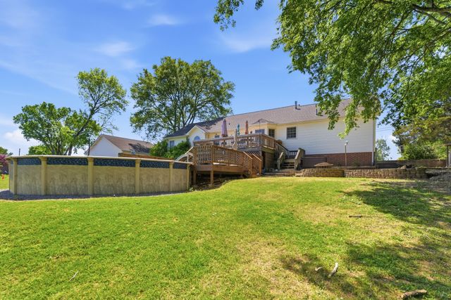 1050 Brinkley Rd, Murfreesboro, TN 37128