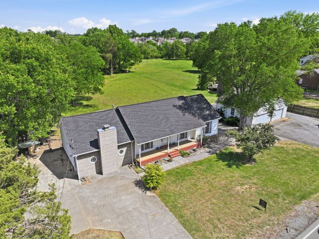 1050 Brinkley Rd, Murfreesboro, TN 37128