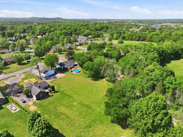 1050 Brinkley Rd, Murfreesboro, TN 37128